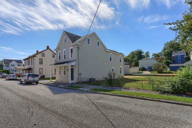 Building Photo - 1232 Lafayette St