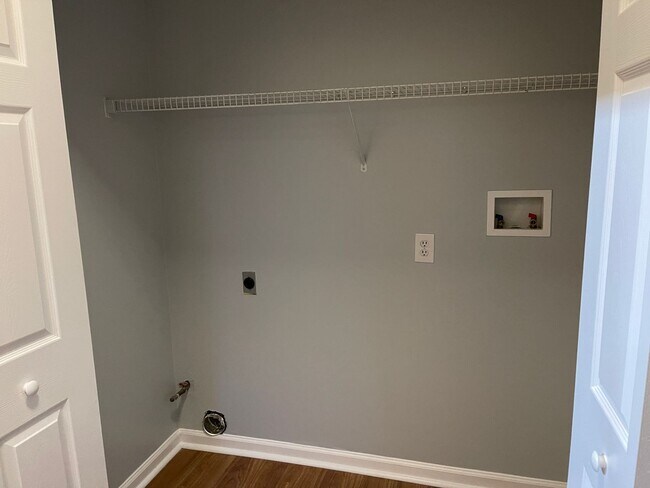 Building Photo - Split Foyer Home with Fenced Yard