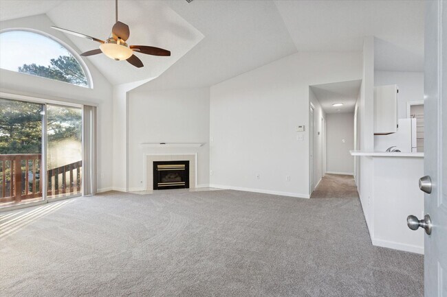 Building Photo - 2BR/2BA Condo Near Langley AFB