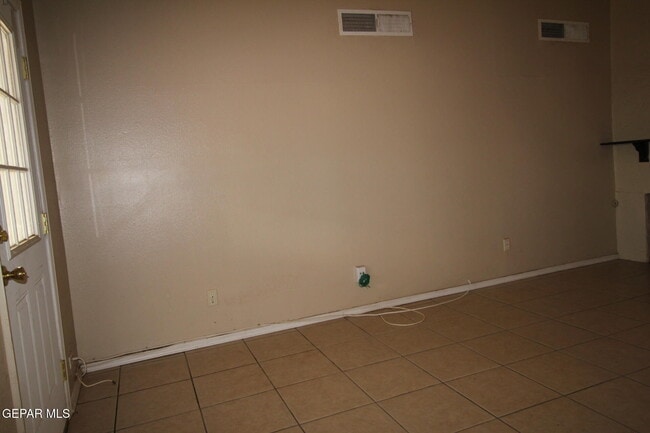 Building Photo - 10711 Ivanhoe Dr