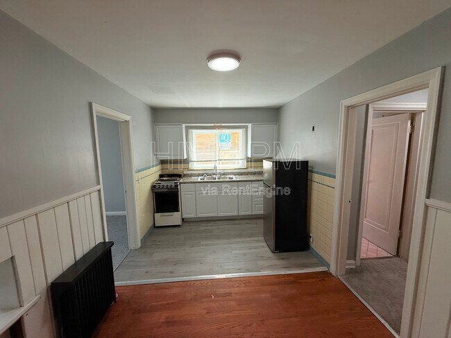 Building Photo - 3135 Mozart Ave