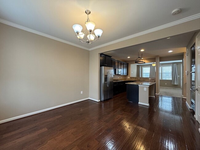 Building Photo - Beautiful And Spacious 3 Bed 3.5 Bath Interior Brick Townhome With Balcony In Hastings Marketplace