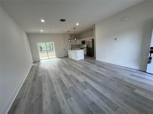 Building Photo - 702 Marion Oaks Manor