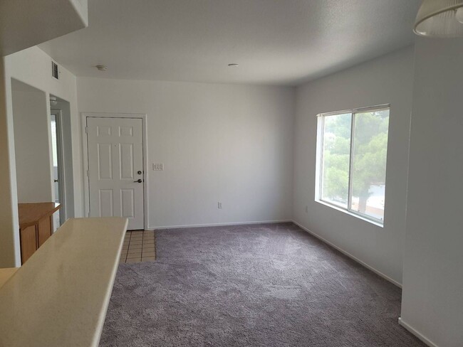 Building Photo - CENTRALLY LOCATED CONDO!