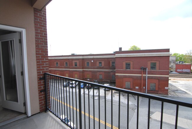 Building Photo - Downtown City Living Spacious 1 bedroom 1 ...