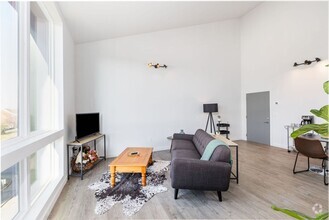 Building Photo - Classic Penthouse