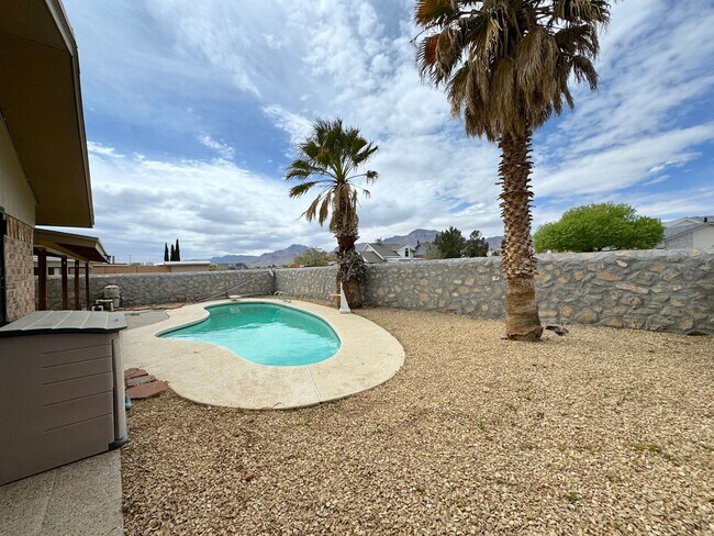 Building Photo - Northeast El Paso 3 Bed Refrig A/C with Pool!