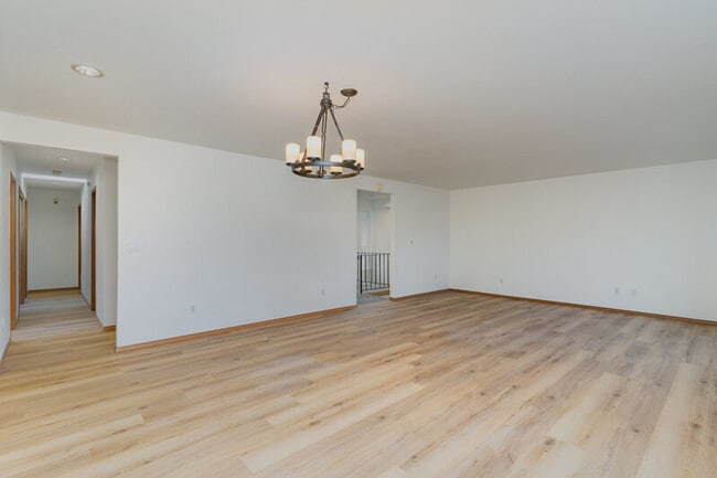 Building Photo - 6525 39th Ave SW