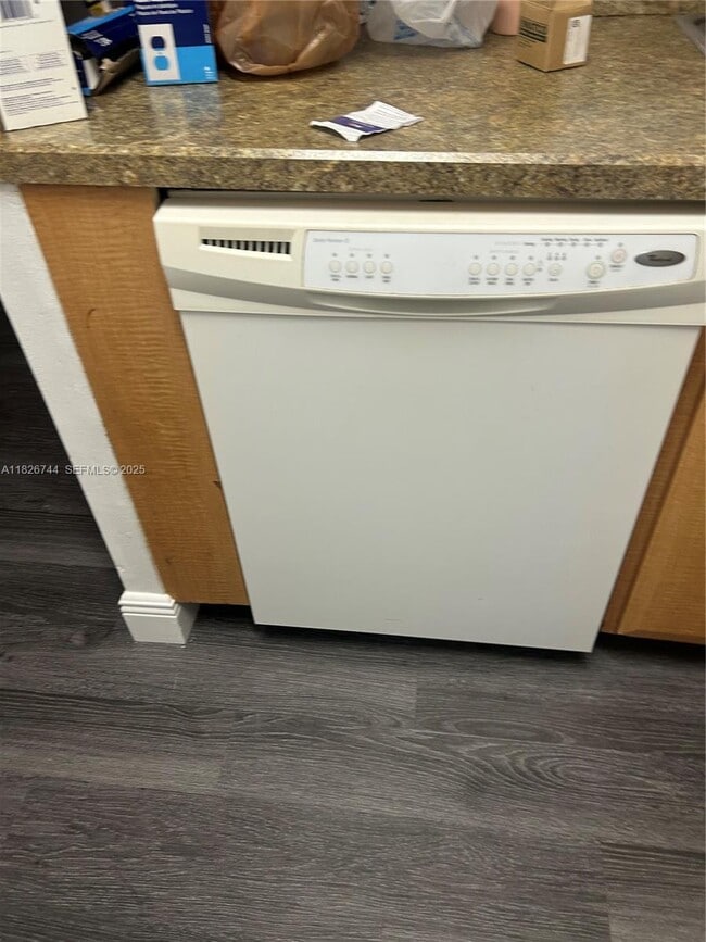 Building Photo - 213 Lake Pointe Dr