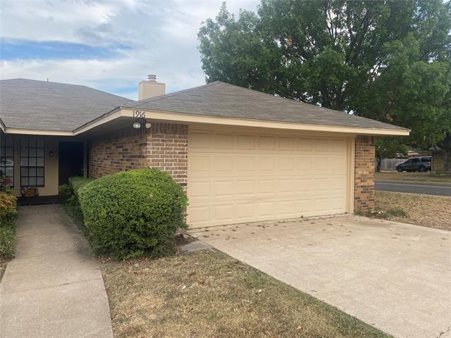 Primary Photo - 1914 Spindletop Dr