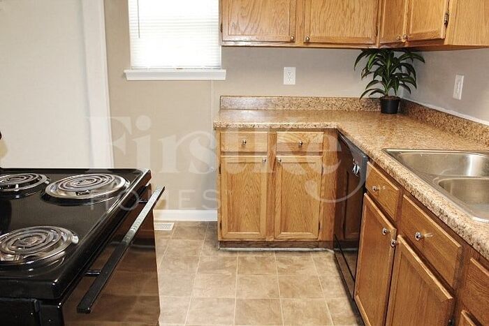 Building Photo - 8748 Woodpointe Cir