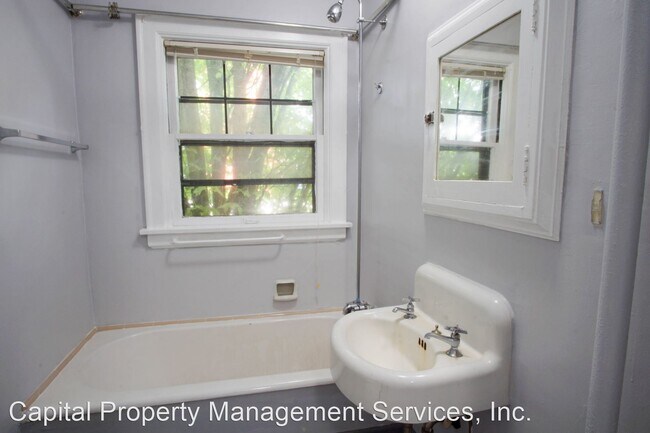 Building Photo - 1634 NE 41st Ave