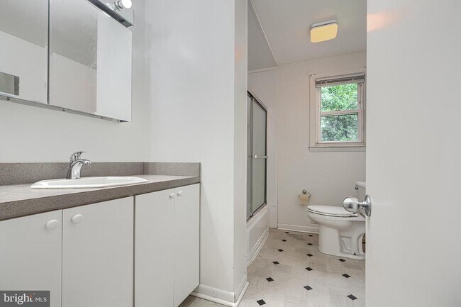 Building Photo - 112 Springside Dr