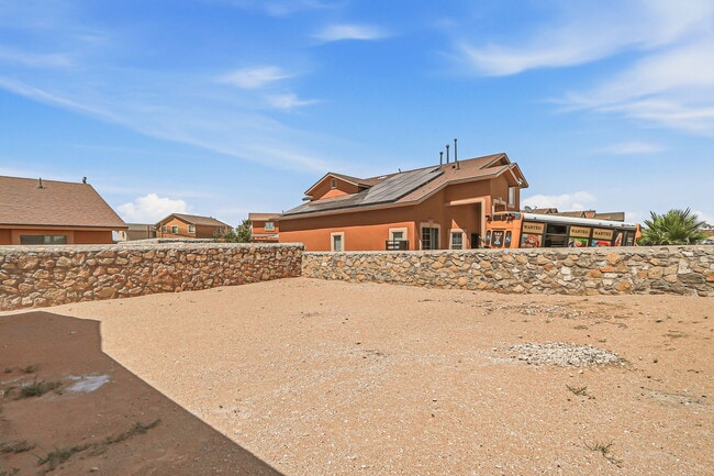 Building Photo - 14160 Lasso Rock Dr