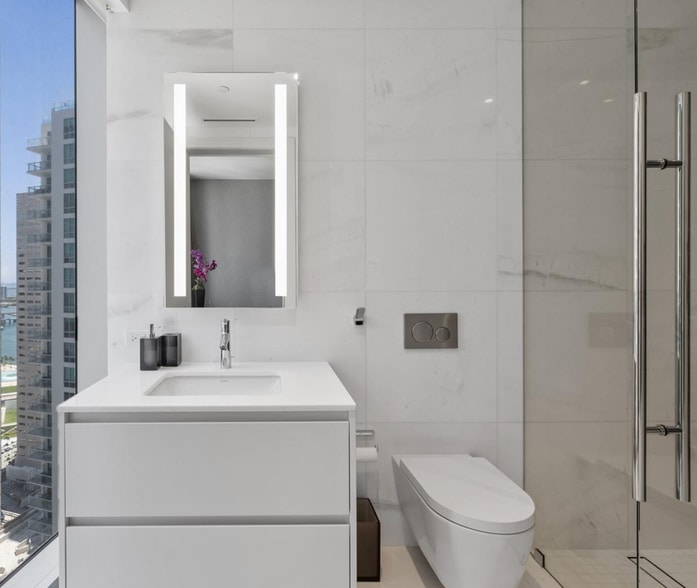 Building Photo - 300 Biscayne Boulevard Way