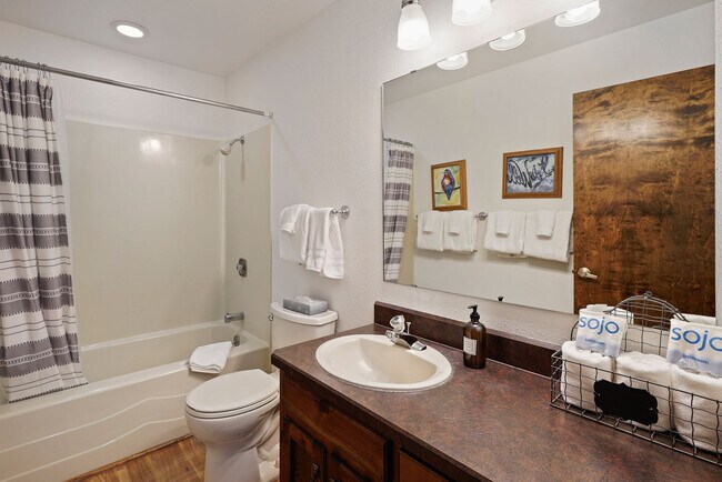 Building Photo - 5 Sandhill Ln