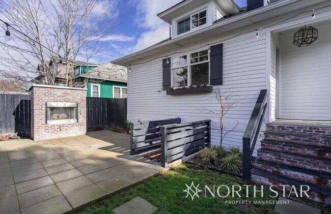 Building Photo - Coming Soon!  Remodeled Sellwood Bungalow