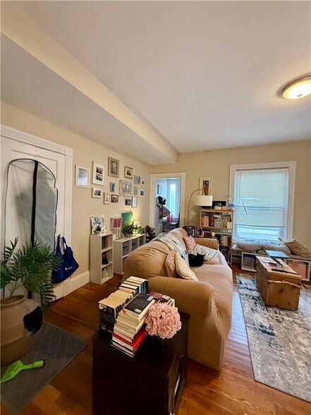 Building Photo - 157 Smith St