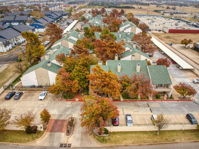 Building Photo - 11130 Stratford Dr