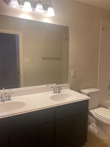 Building Photo - 2712 Lake Ridge Dr