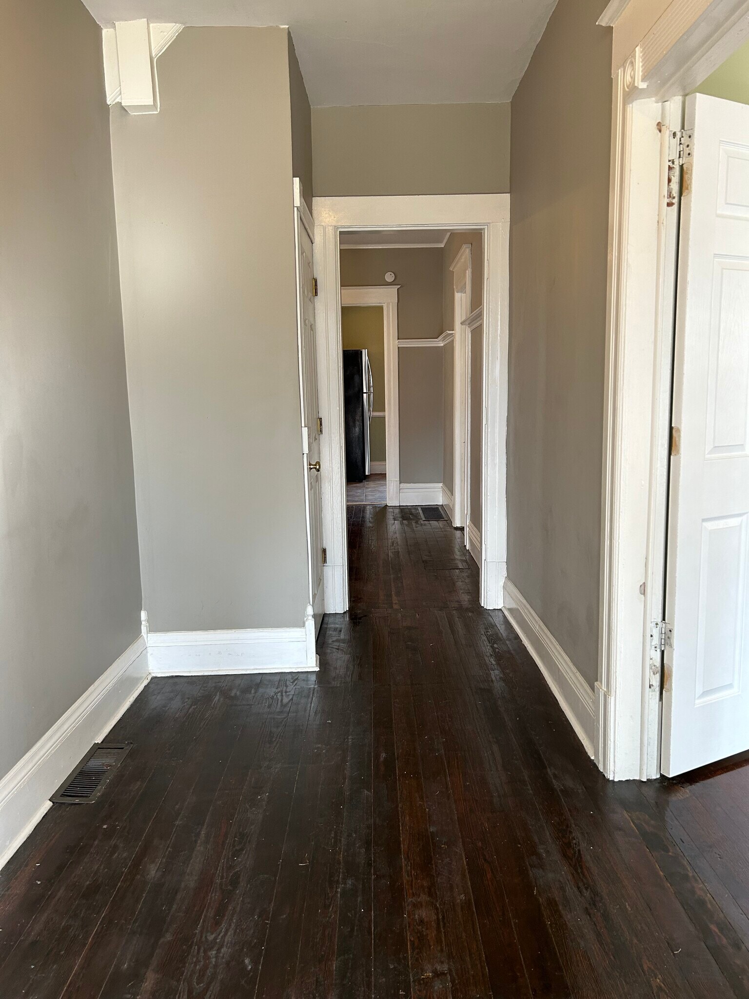 Building Photo - 503 W Allen St