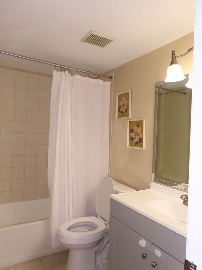 Building Photo - Space, Style & Location You’ll Love