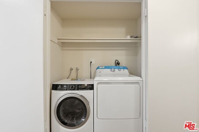 Building Photo - 1271 Stoner Ave