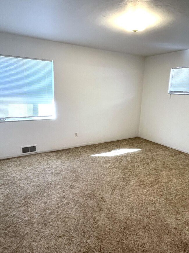 Building Photo - 7731 Filice Dr