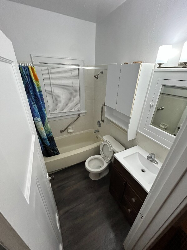 Building Photo - 3238 Ridgeway Ave