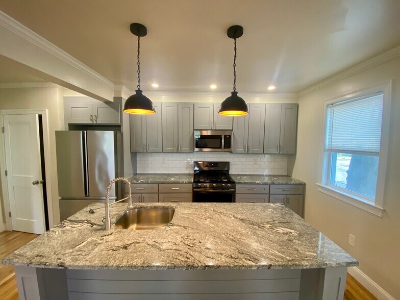 Building Photo - 96 Willis Ave