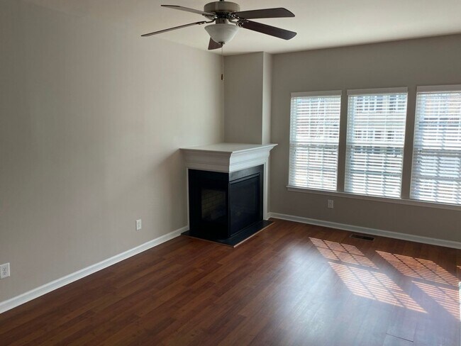 Building Photo - Walk To Shopping, Dining, and Greenway - Fantastic Antiquity Location