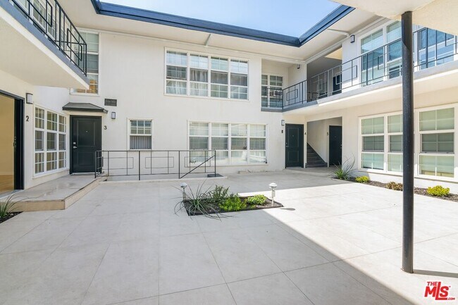 Building Photo - 835 S Sherbourne Dr