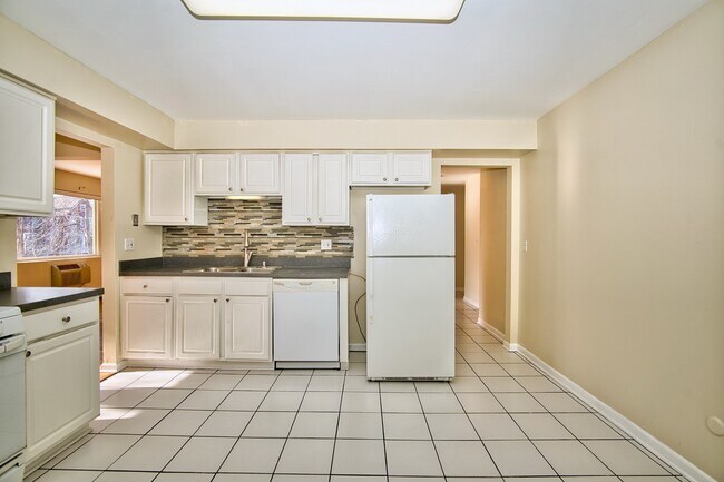 Building Photo - 1930 W Estes Ave