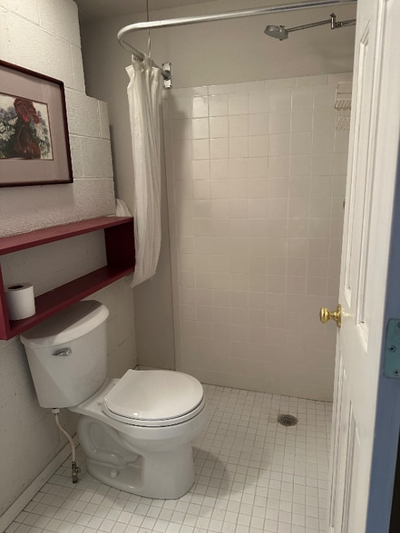 Building Photo - 2000 N Mesa Verde Ave