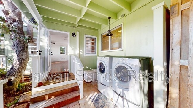 Building Photo - 3009 Alencastre Pl