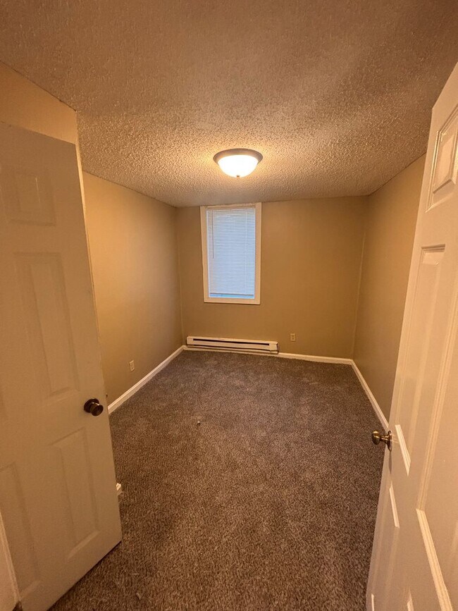 Building Photo - 880 Wilson Ave