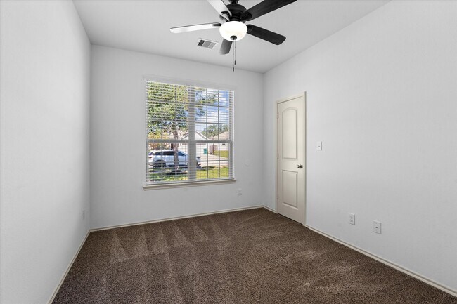 Building Photo - 1925 Briar Grove Dr