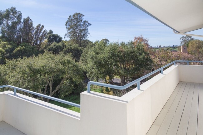 Building Photo - Well-Appointed Home in Desirable Mountain View School District
