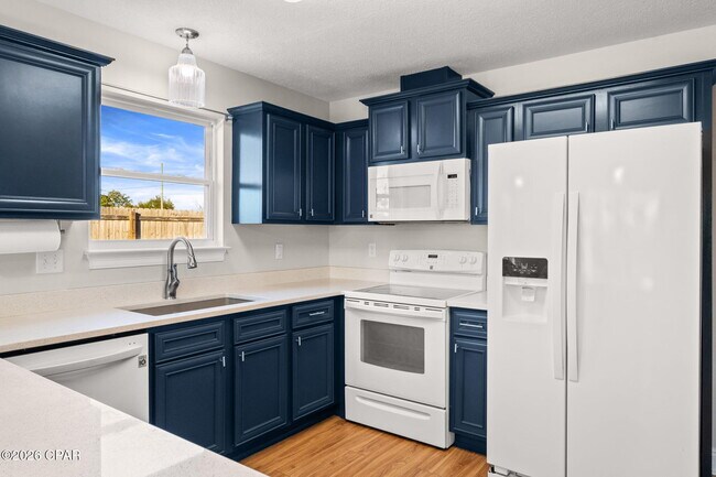 Building Photo - 702 Michigan Ave