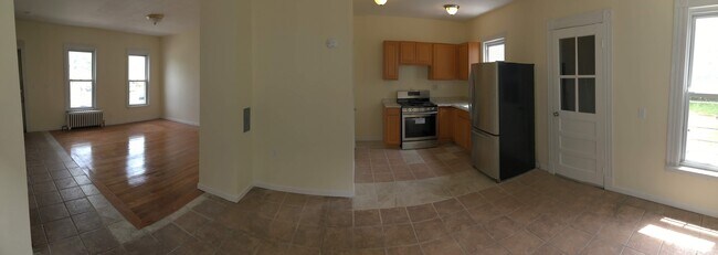 Building Photo - 196 Frank St