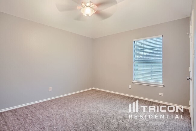Building Photo - 6516 Ashwood Dr