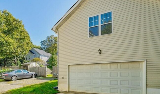 Building Photo - 531 Watson St