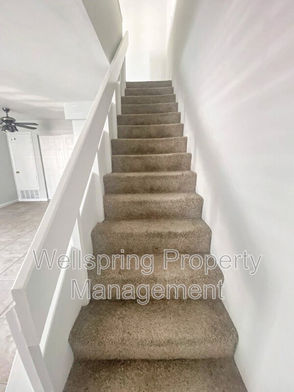 Building Photo - 1529 Pyrenees Ave