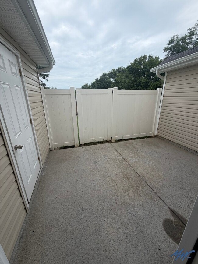 Building Photo - 1505 Orange Ct