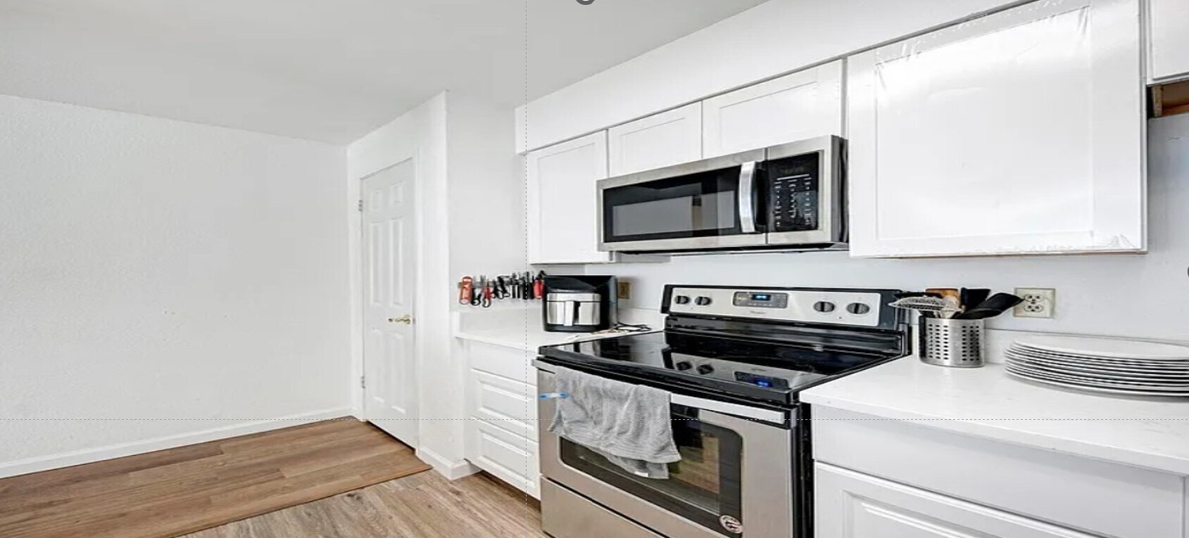 Building Photo - 807 W 25th St