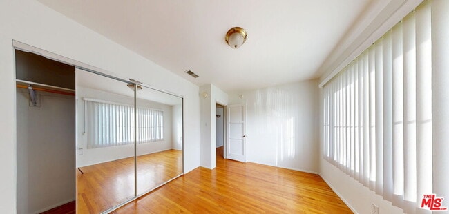 Building Photo - 14013 Addison St