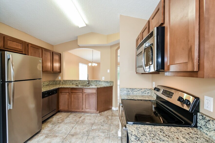 Building Photo - 5549 Oak Crossing Dr