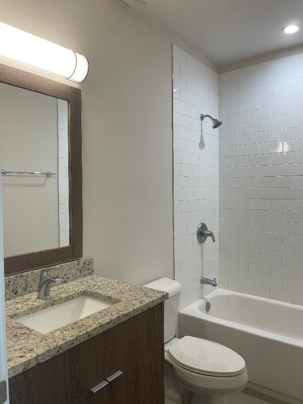 Building Photo - 515 NE 121st St