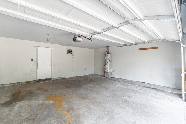 Building Photo - 5731 Easthampton Dr