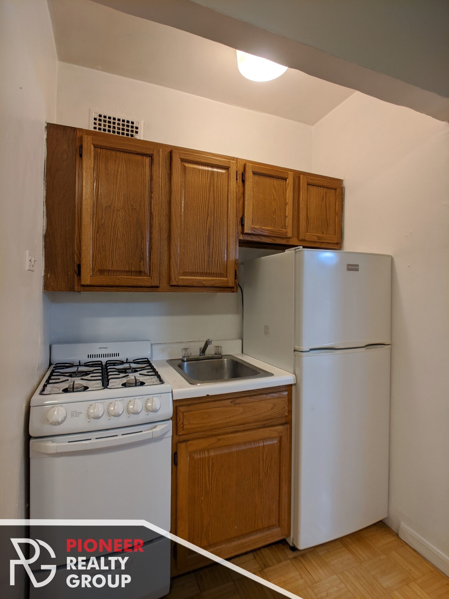 Building Photo - 705 W Belmont Ave